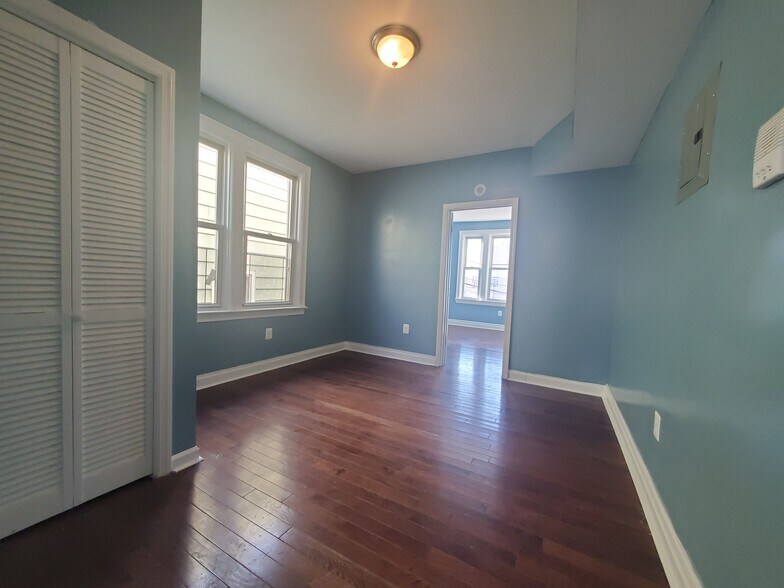Building Photo - 154 Terhune Ave