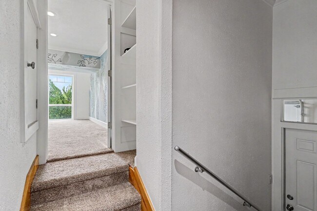 Building Photo - 1321 Chapman Hill Dr NW