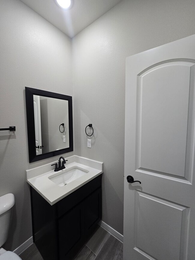 Building Photo - LUXURIOUS EASTSIDE HOME FOR RENT