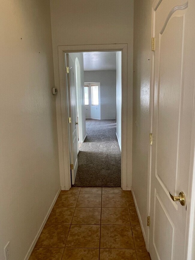 Building Photo - Occupied Do not disturb Tenant - 2 Bedroom...