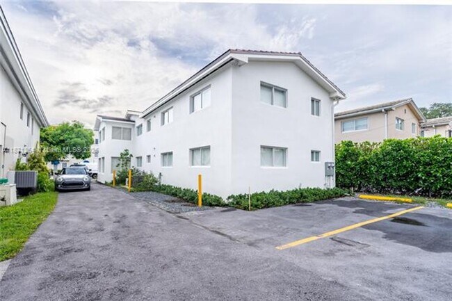 Building Photo - 3160 S Le Jeune Rd