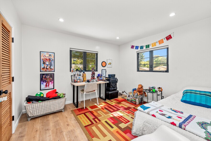 Building Photo - 2474 Barbara Dr