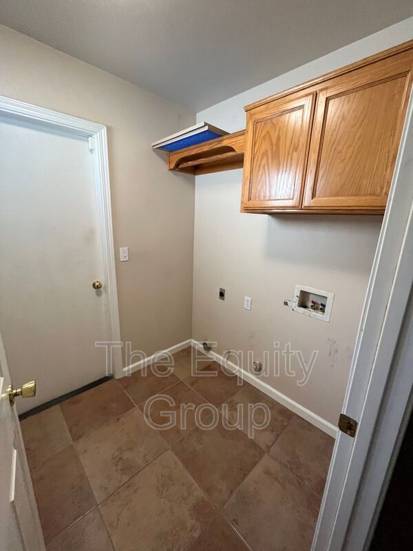 Building Photo - 1422 E Mesa Ct