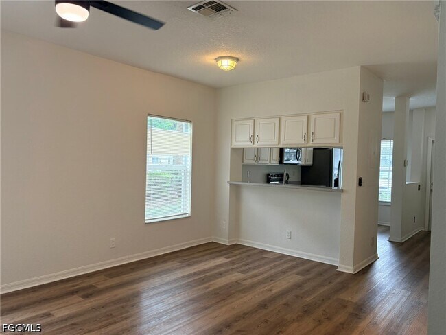 Building Photo - 8079 Pacific Beach Dr