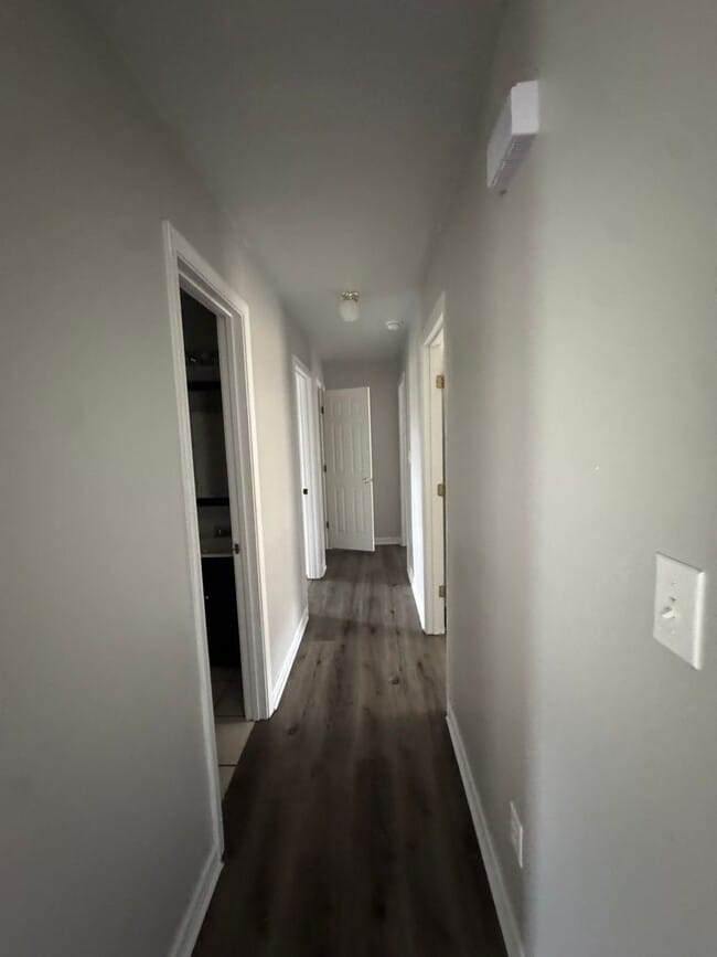 Building Photo - 3/2 In Bay Available now