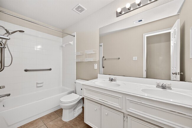 Building Photo - 17611 Haywood Oaks Dr