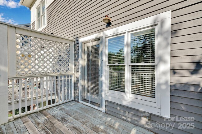 Building Photo - 1305 Summit Greenway Court