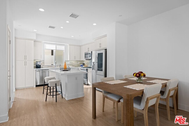 Building Photo - 10827 W Riverton Ct