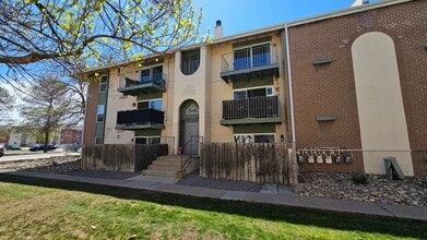 Building Photo - One Bedroom Condo