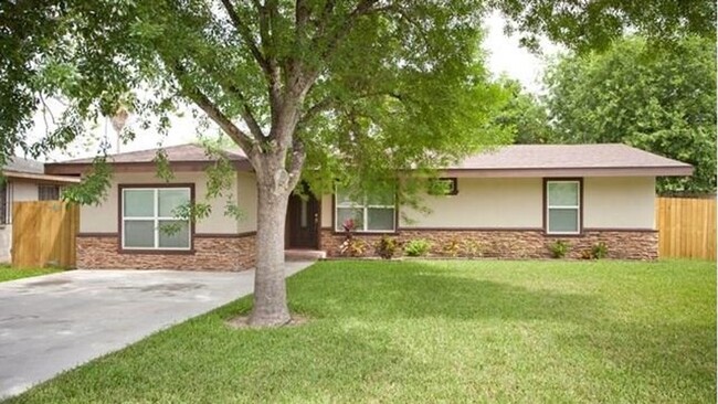 Primary Photo - Beautiful 4 bedbroom 2 bath home in McAllen.