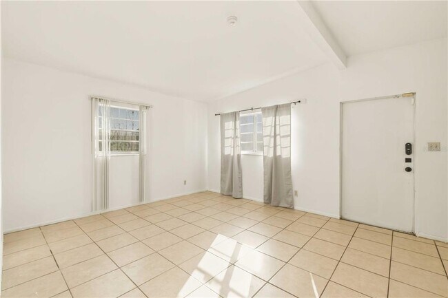 Building Photo - 2615 9th Ave Dr E