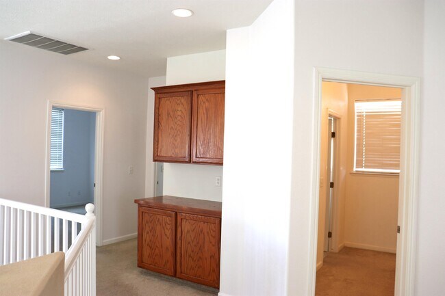 Building Photo - 2346 E Early Ave