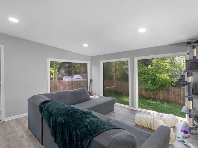 Building Photo - 2903 Monterey Dr