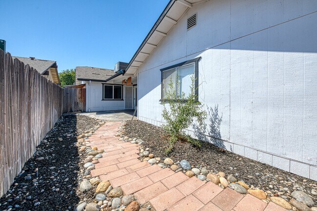 Building Photo - 351 Fairmont Ave