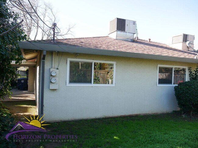 Building Photo - 2741-2743 El Caprice Dr