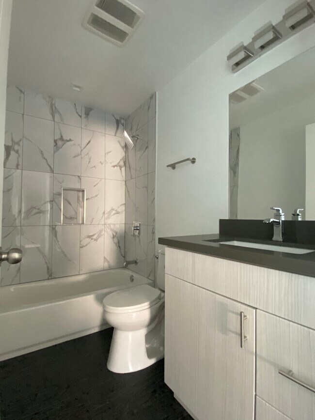 Building Photo - 4574 Oakwood Ave