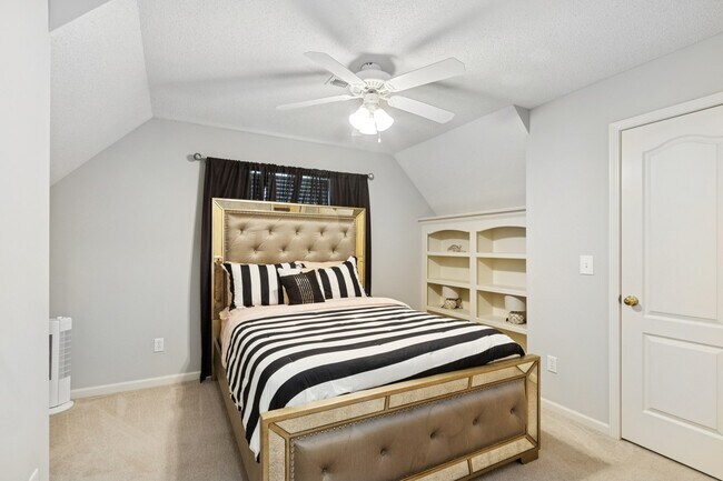 Building Photo - 5341 Meadowlark Dr