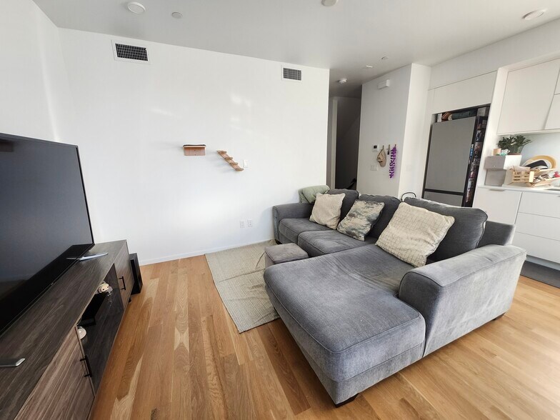 Building Photo - 2427 Binnen Ln