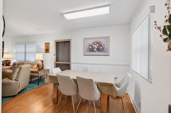 Building Photo - 213 Waterford Cresent