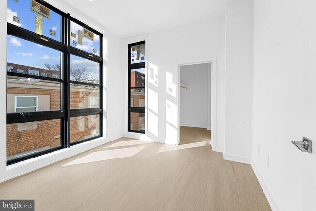 Building Photo - 1417 Belmont St NW