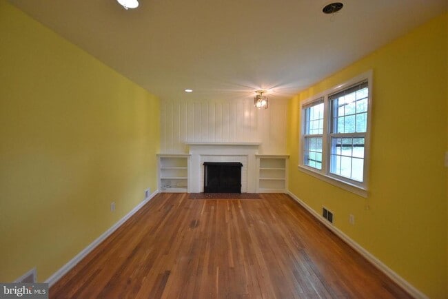 Building Photo - 7804 Ridgewood Dr