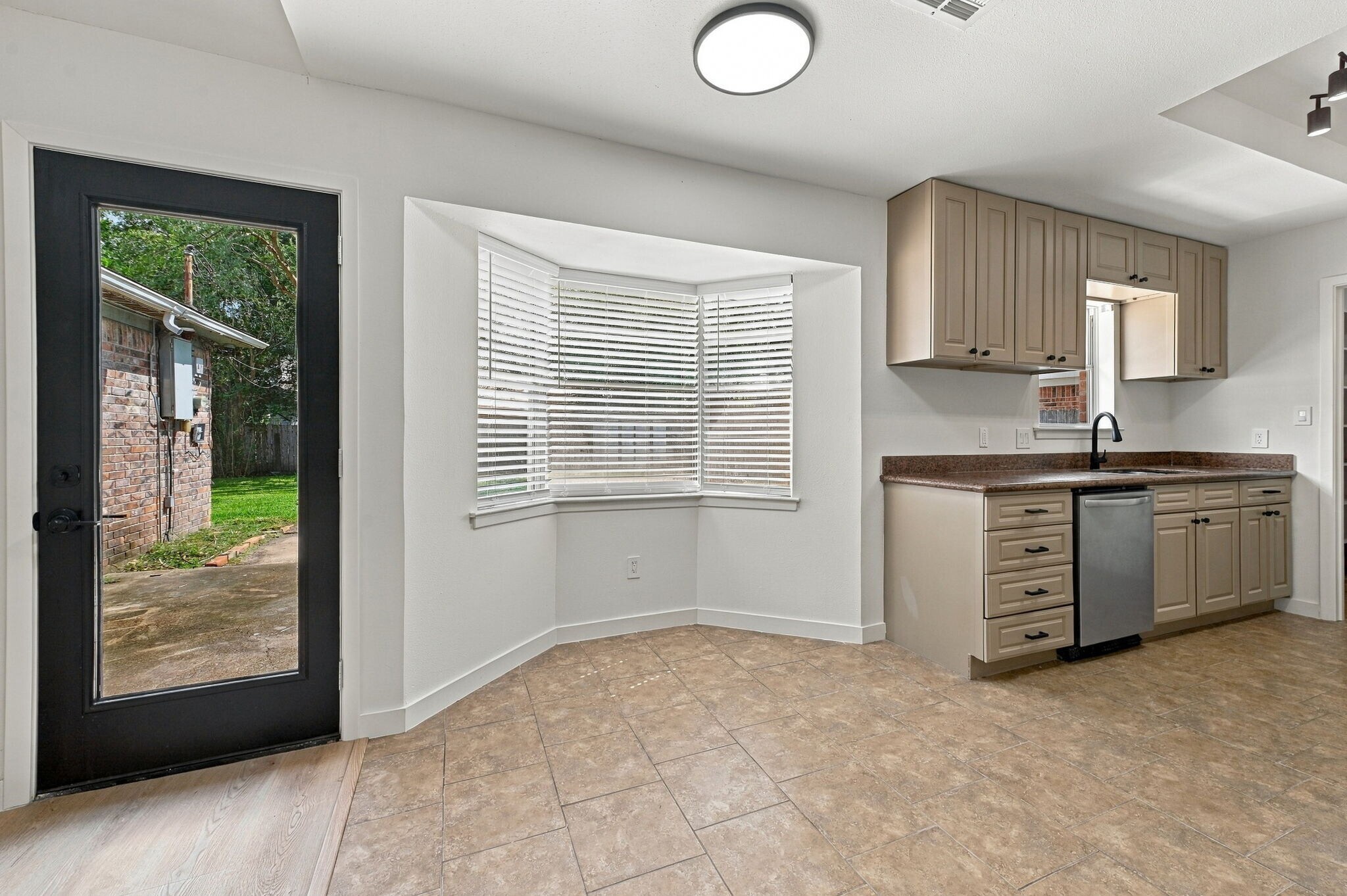 Building Photo - 8339 Carvel Ln