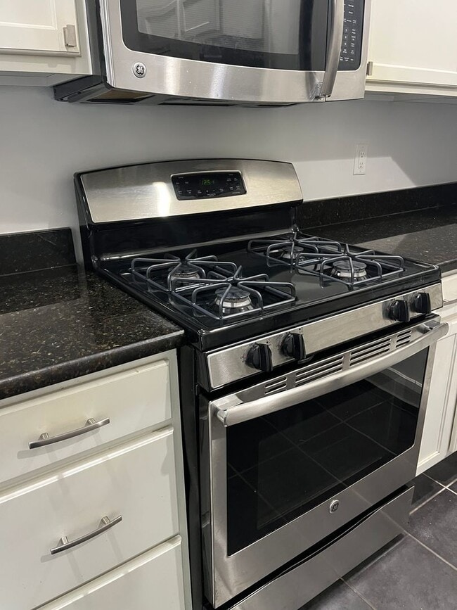 Building Photo - Close to Deland High School