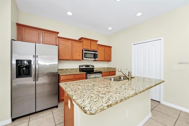Building Photo - 15483 Ave Of The Arbors
