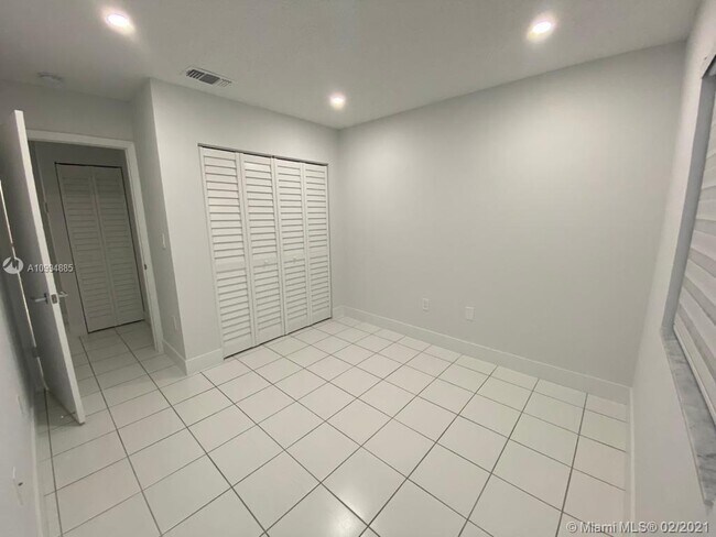 Building Photo - 312 NW 114th Ave