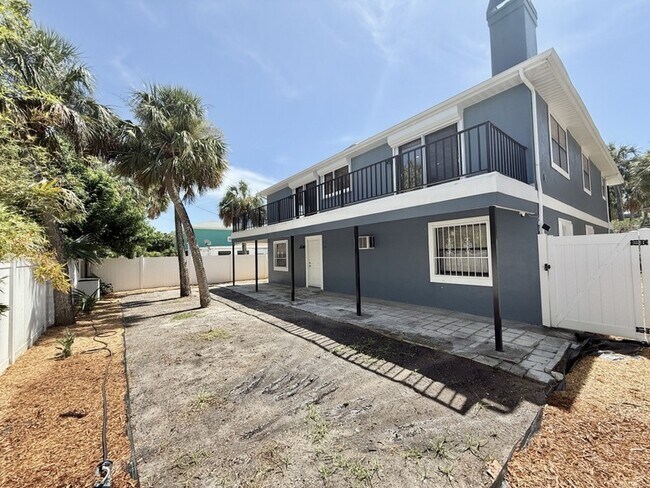 Building Photo - 867 Mandalay Ave