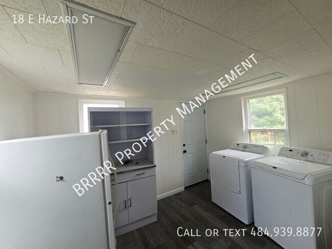 Building Photo - 18 E Hazard St
