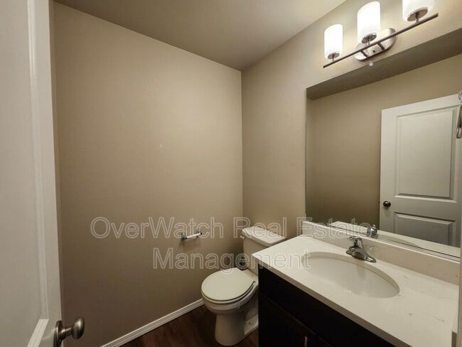Building Photo - 207 Shageluk St