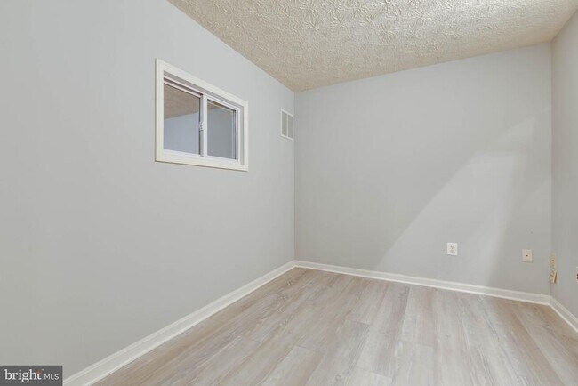 Building Photo - 3318 Hibiscus Ct