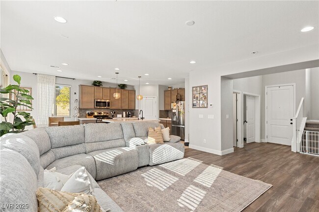 Building Photo - 10331 Western Pine Ave