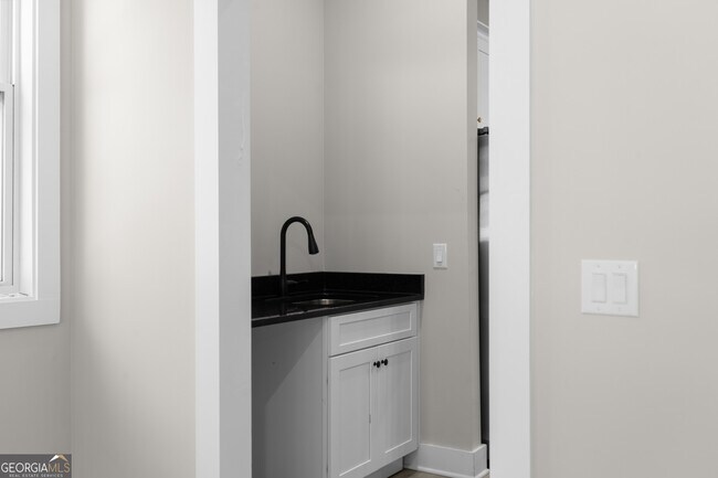 Building Photo - 1331 Diamond Ave SE