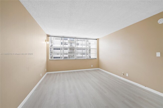 Building Photo - 16740 NE 9th Ave