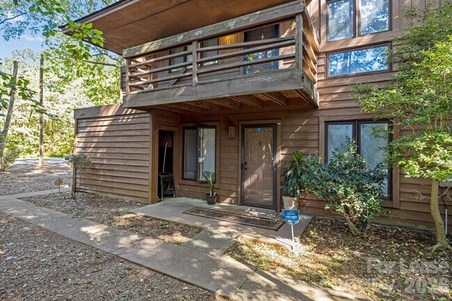 Building Photo - 1832 J Julian Ln