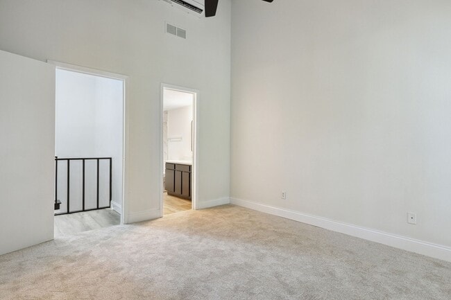 Building Photo - 3827 Gilbert Ave