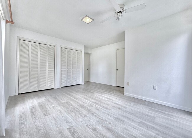 Building Photo - Spacious Baton Rouge Beauty on a Tree-Shad...