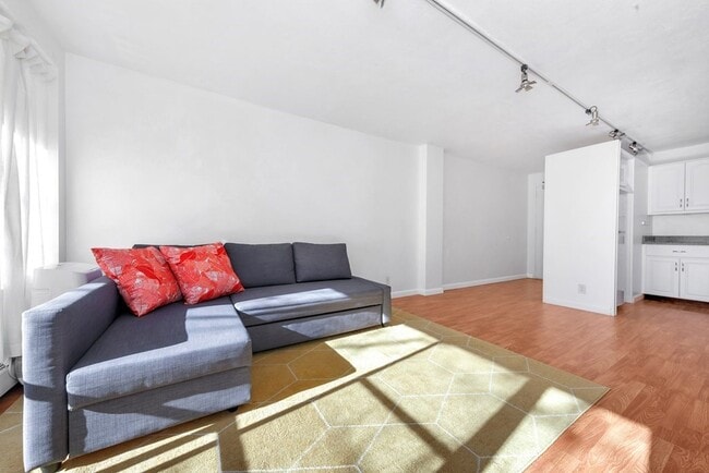 Building Photo - 31 Concord Ave