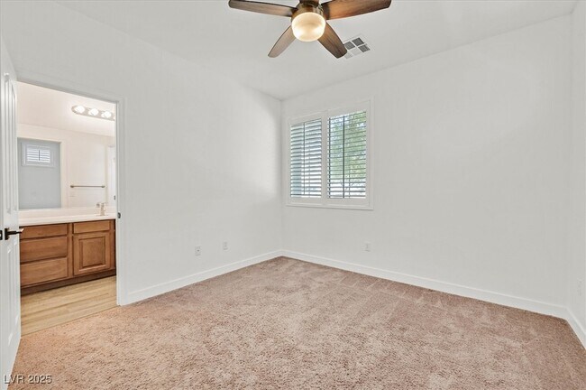 Building Photo - 913 Hickory Park St