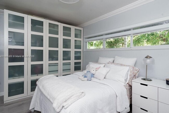 Building Photo - 1110 NE 100th St