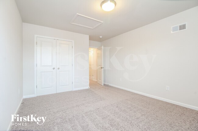 Building Photo - 5 Ramblehurst Rd