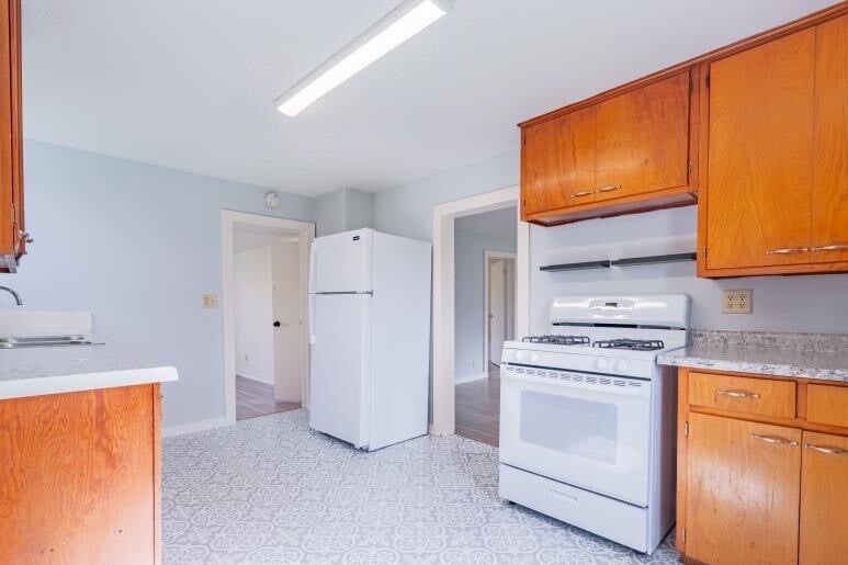 Building Photo - 721 E Cemetery Ave