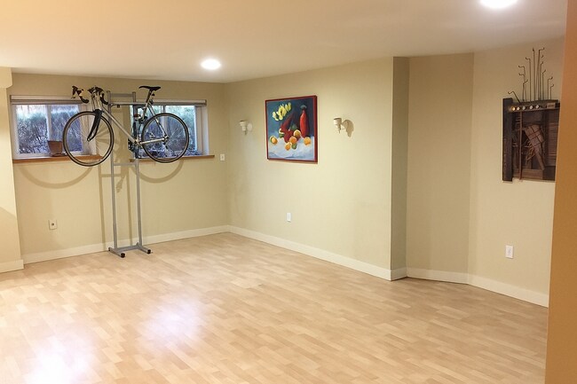 Interior Photo - Lakecrest