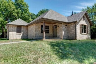 Building Photo - Gorgeous and Upscale Home Available Now!
