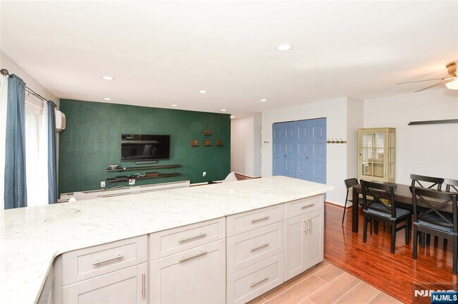 Building Photo - 199 Bergen Turnpike