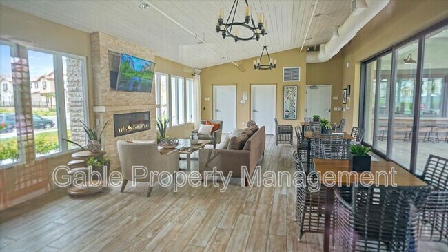 Building Photo - 27623 Solana Wy