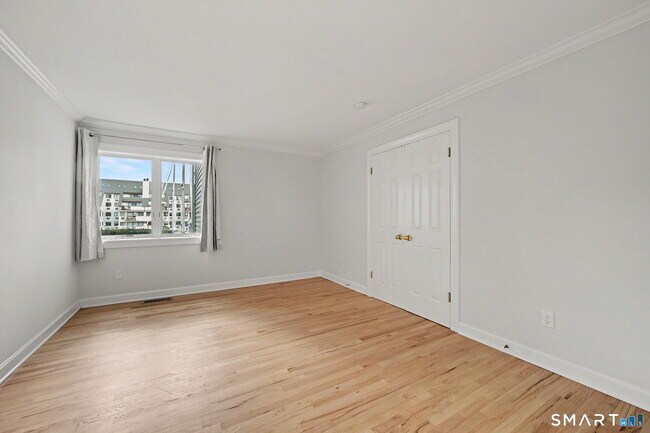 Building Photo - 123 Harbor Dr