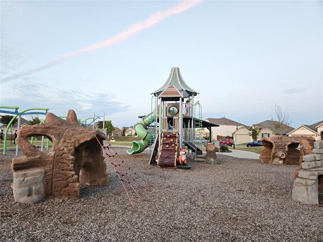 Building Photo - 3704 Milkweed Rd